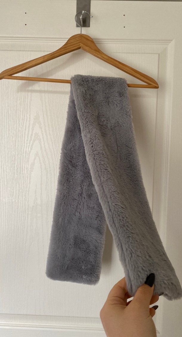 Gri Peluş Kadın Atkı - Görsel 2