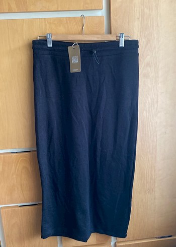 Siyah Uzun Dökümlü Etek - Görsel 2