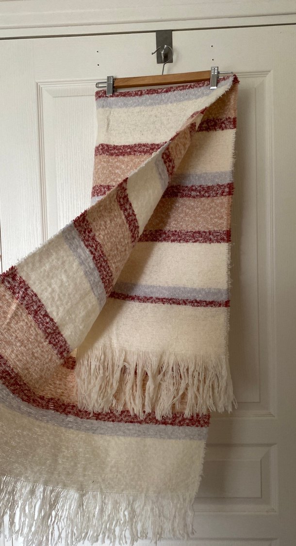 Bej Çizgili Örgü Yün Kadın Şal - Görsel 2