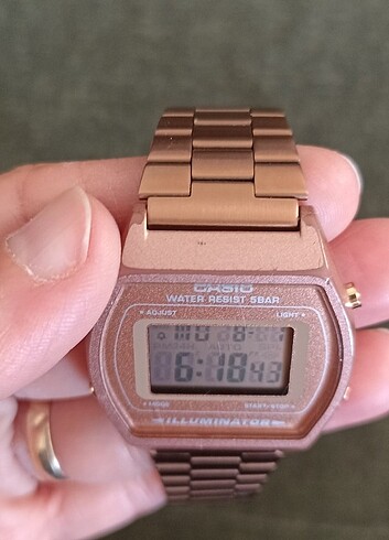 Casio retro rose gold saat