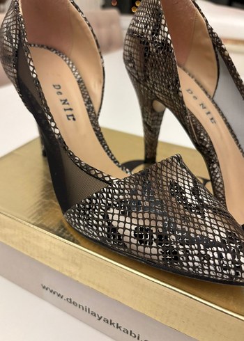 Altın Yılan Desenli Stiletto Topuklu Kadın Ayakkabı - Görsel 3