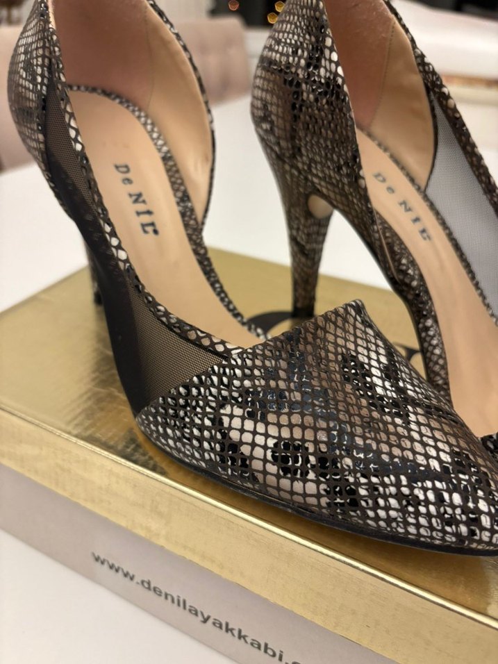 Altın Yılan Desenli Stiletto Topuklu Kadın Ayakkabı - Görsel 3