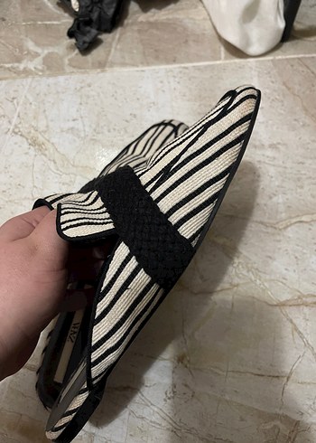 39 Beden Kadın Beyaz Zebra Desenli Tokalı Terlik
