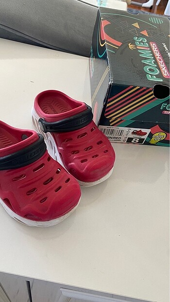 Skechers çocuk terliği
