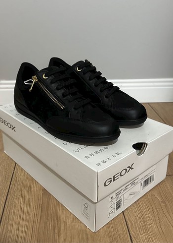 Geox 37