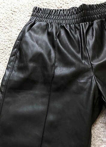 l Beden siyah Renk BERSHKA KADIN DERI JOGGER PANTOLON