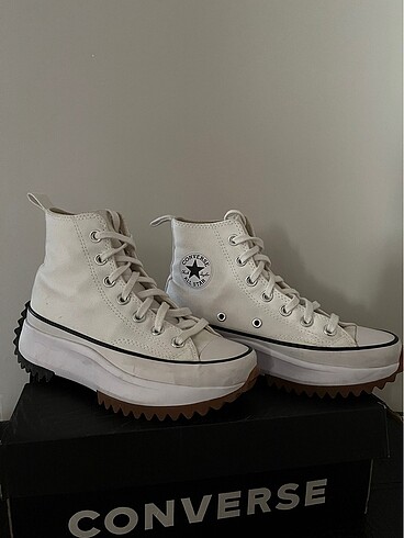 Az giyilmiş converse