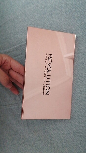 Revolution Makeup Revolution far paleti flawless resurrection 3