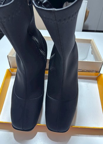 Siyah Stiletto Topuklu Lastik Bot - Görsel 3