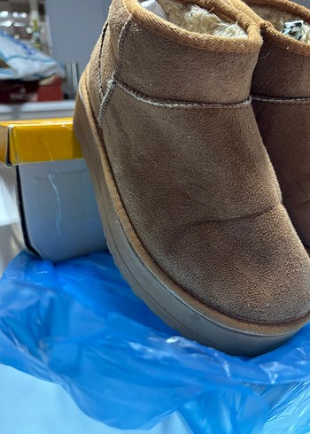 UGG Taba Süet Kadın Dolgu Topuk Bot - Görsel 2