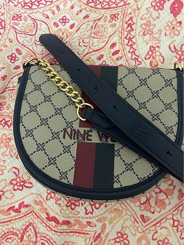 Nine West Çapraz zincir detay çanta