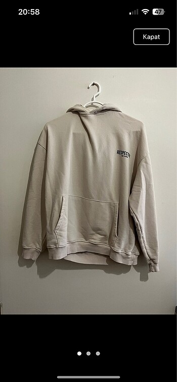bej sweatshirt