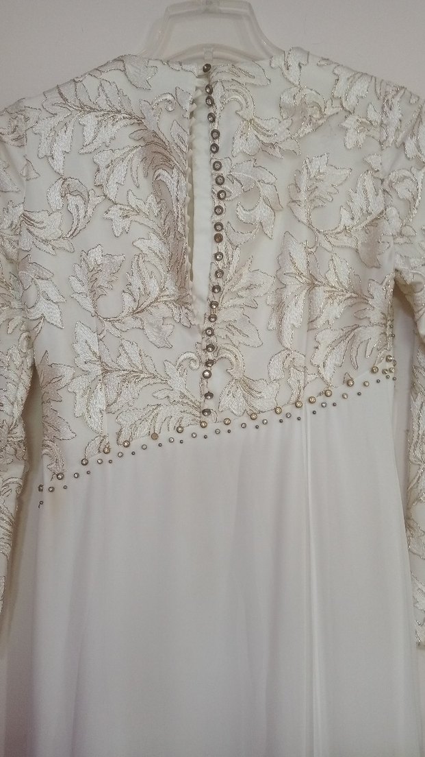 Uzun Kollu Boncuk İşlemeli Beyaz Tesettür Elbisesi - Görsel 3