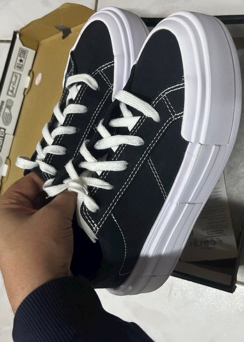 Converse Beyaz Siyah Spor Ayakkabı Elastik Bağcıklı