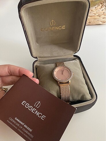 Essence saat