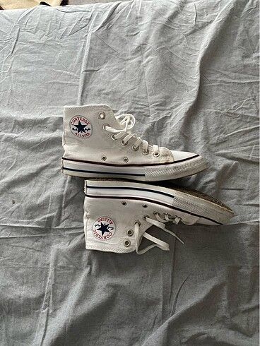 Beyaz Converse