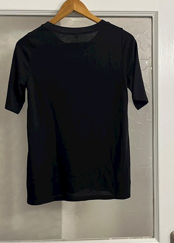 Siyah Payetli  Tişört - Görsel 4