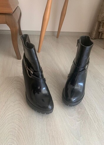 Kışlık rugan bot.