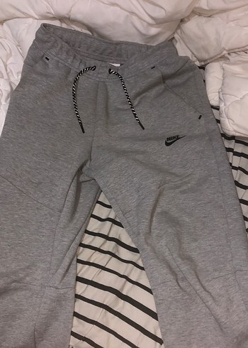 Nike Tech gri pamuklu eşofman altı