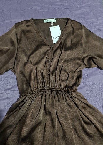 V Yaka Düğmeli Kahverengi Mini Elbise - Görsel 7