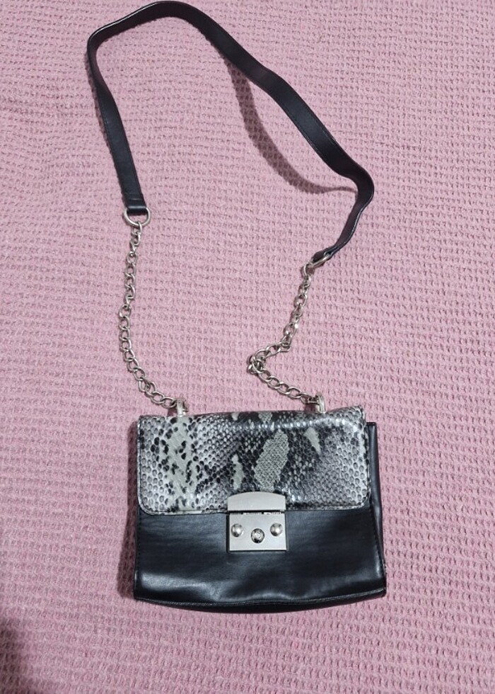 Mavi marka askılı çanta - Görsel 4