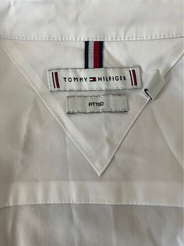 beyaz tommy hilfiger gömlek