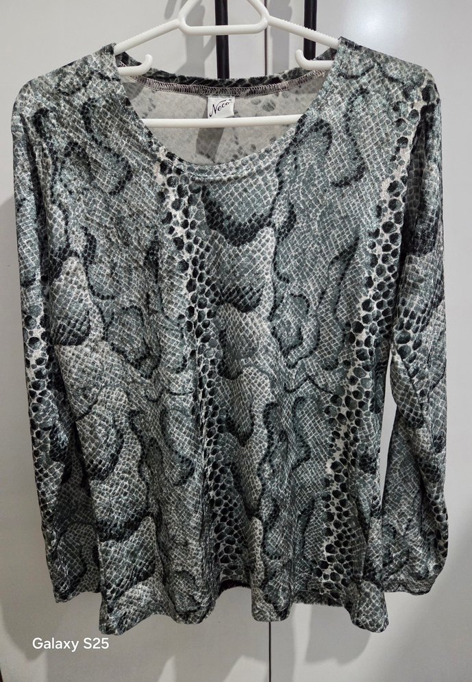 Gri Yılan Desenli Bluz - Görsel 2