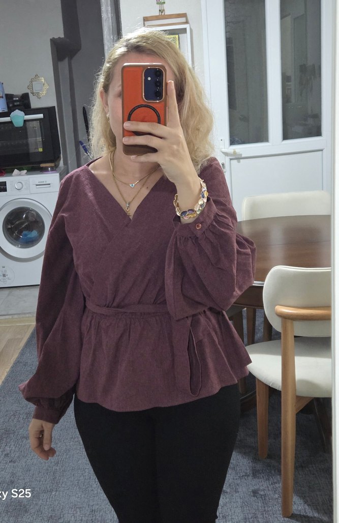Kemerli Bordo Süet V Yaka Bluz - Görsel 2