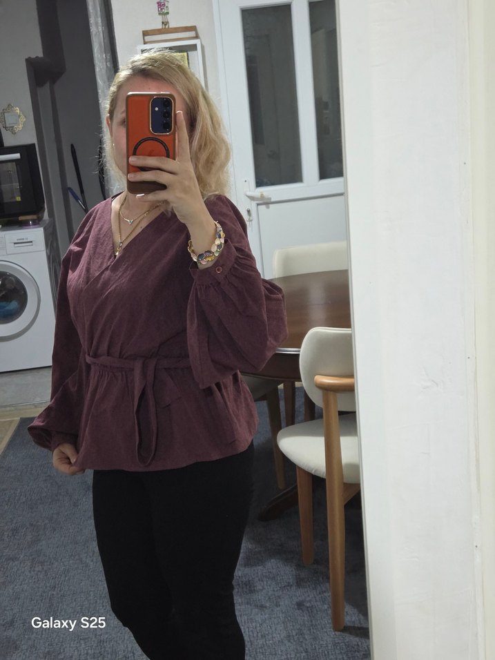 Kemerli Bordo Süet V Yaka Bluz - Görsel 4