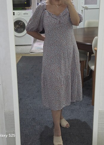 Turuncu Çiçekli Mavi Elbise - Görsel 5