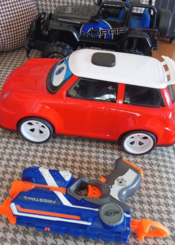 Kırmızı Oyuncak Araba ve nörf tabanca - Görsel 3