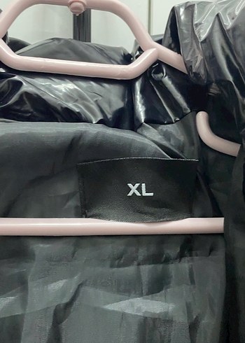 Erkek Siyah Kapüşonlu Parlak Mont - Görsel 4