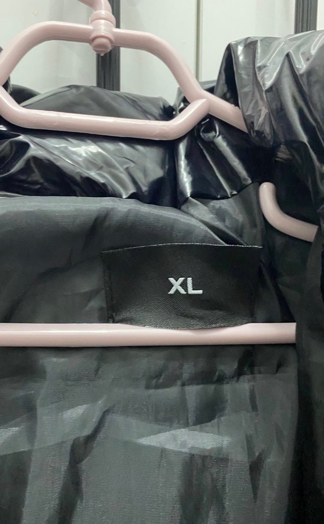 Erkek Siyah Kapüşonlu Parlak Mont - Görsel 4