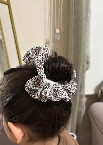 Örgü Kumaş Fırfırlı Saç Tokası - Görsel 3