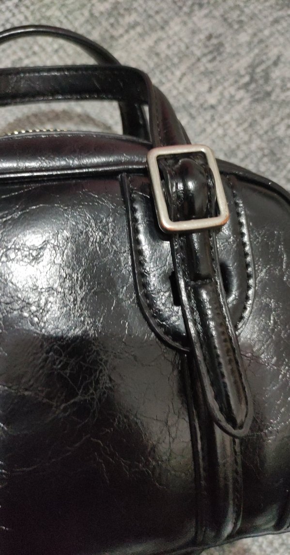 Siyah Deri Tokalı Kadın Çantası - Görsel 2