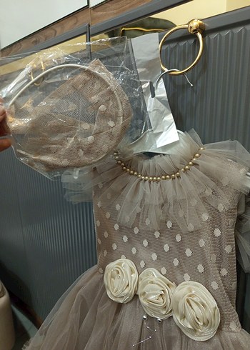 Kız Çocuk Bej Fırfırlı Nakışlı Elbise - Görsel 3