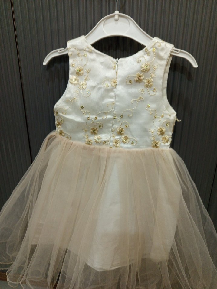 Kız Çocuk Nakışlı Bej Fırfırlı Elbise - Görsel 3