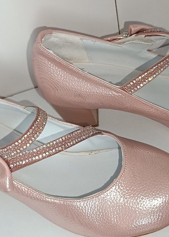 Klasik Pudra Pembe Tokalı Kız Çocuk Ayakkabısı