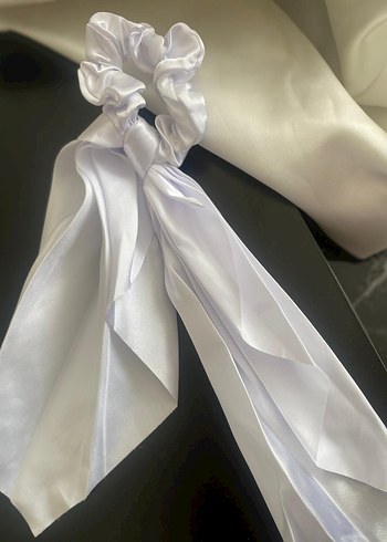 Beyaz İpeksi Kurdeleli Kadın Saç Aksesuarı - Görsel 2