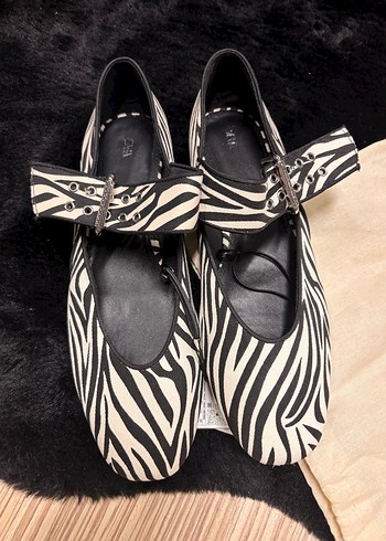 41 Beden Zebra Desenli Tokalı Kadın Düz Ayakkabı