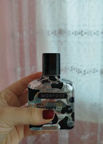 Kadın Parfümü 100 ml Siyah Desenli Şişede - Görsel 2