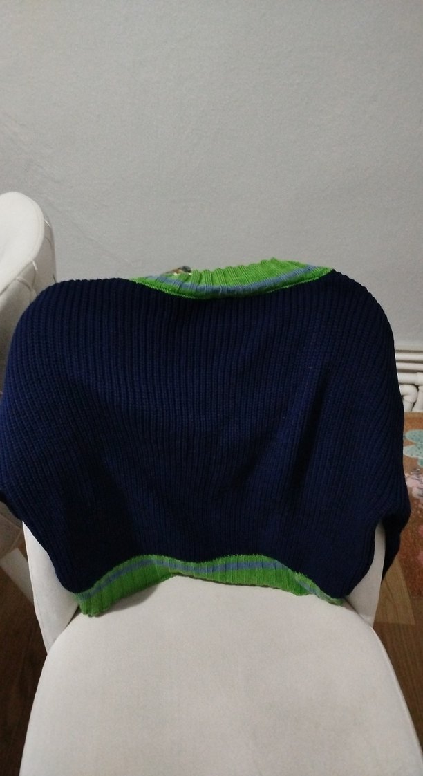 V Yaka Yeşil Detaylı Kadın Triko Kazak - Görsel 3