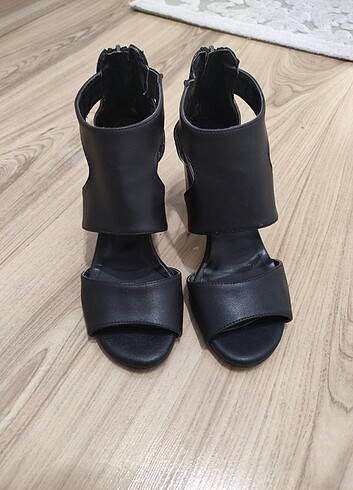 35,5 Beden siyah Renk Topuklu Ayakkabı 