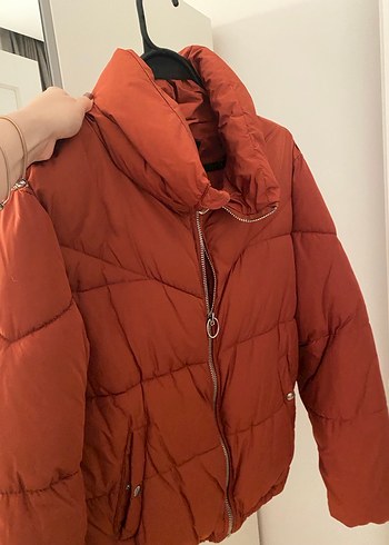 Bershka L beden Kiremit Rengi şişme mont - Görsel 2