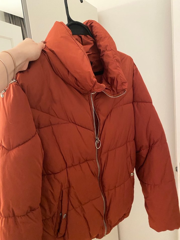 Bershka L beden Kiremit Rengi şişme mont - Görsel 2