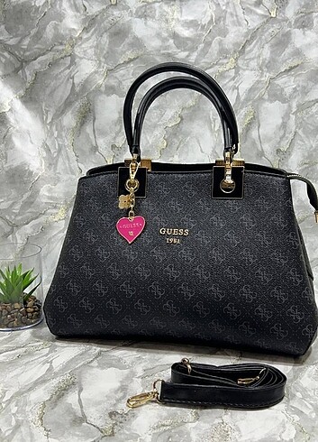 Guess el ve kol çantası 