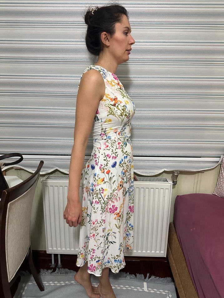 Çiçek Desenli Beyaz Midi Vintage Elbise - Görsel 3