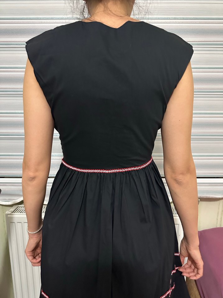 Siyah V Yaka Nakışlı Uzun Bohem Elbise - Görsel 3