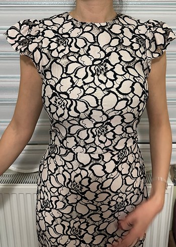 Dantel Detaylı Midi Midi Beyaz V Yaka Elbise - Görsel 2