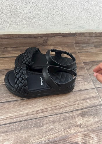 Nine West Siyah Dolgu Topuklu Kadın Sandalet